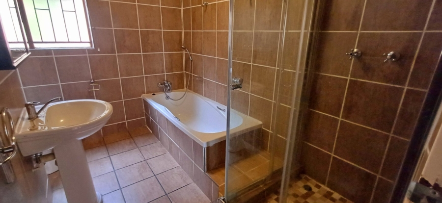 2 Bedroom Property for Sale in Langenhovenpark Free State